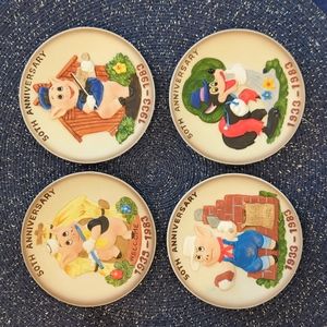 The Disney Collection 3 Little Pigs Decorative plates
